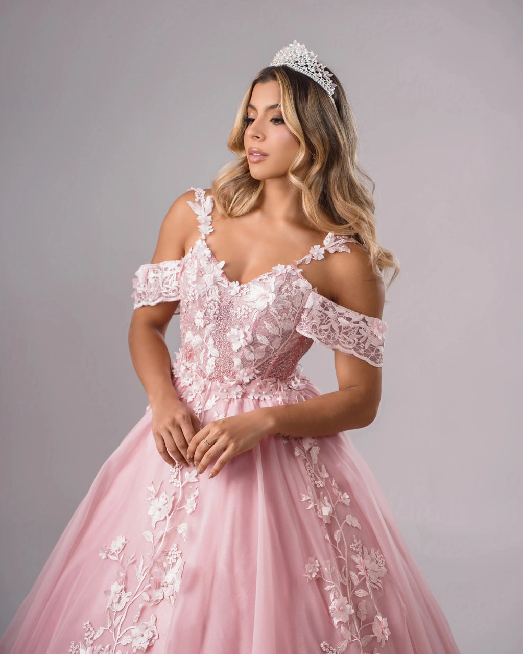 Vestido de 15 años tono plateado