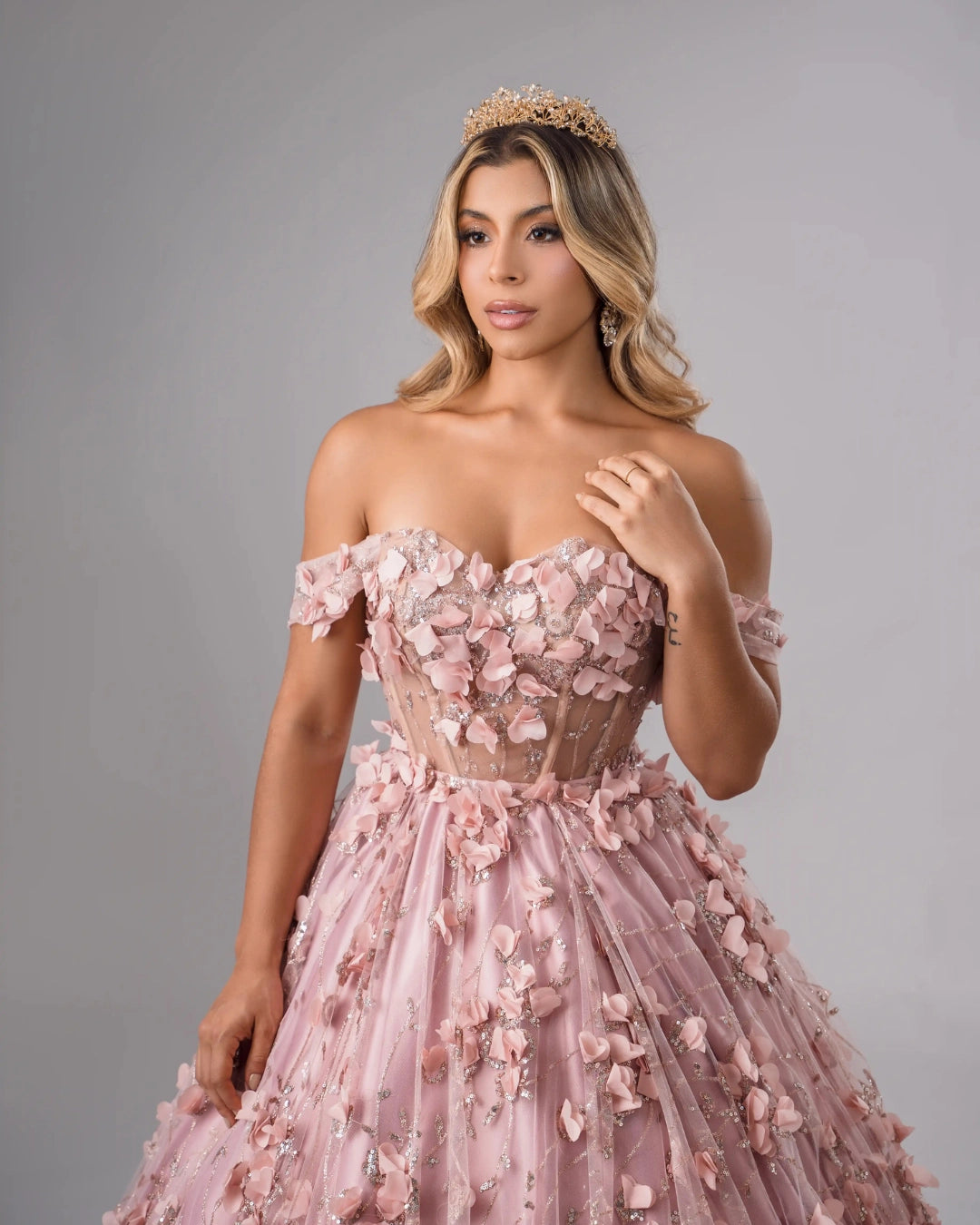 Vestido de 15 años tono dorado flores