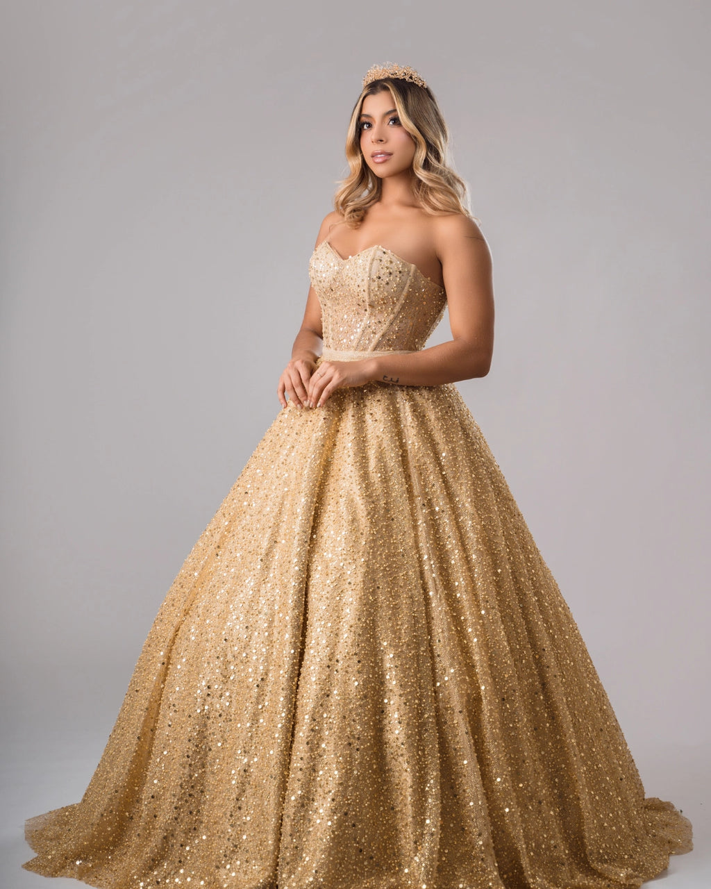 Vestido de 15 años tono dorado