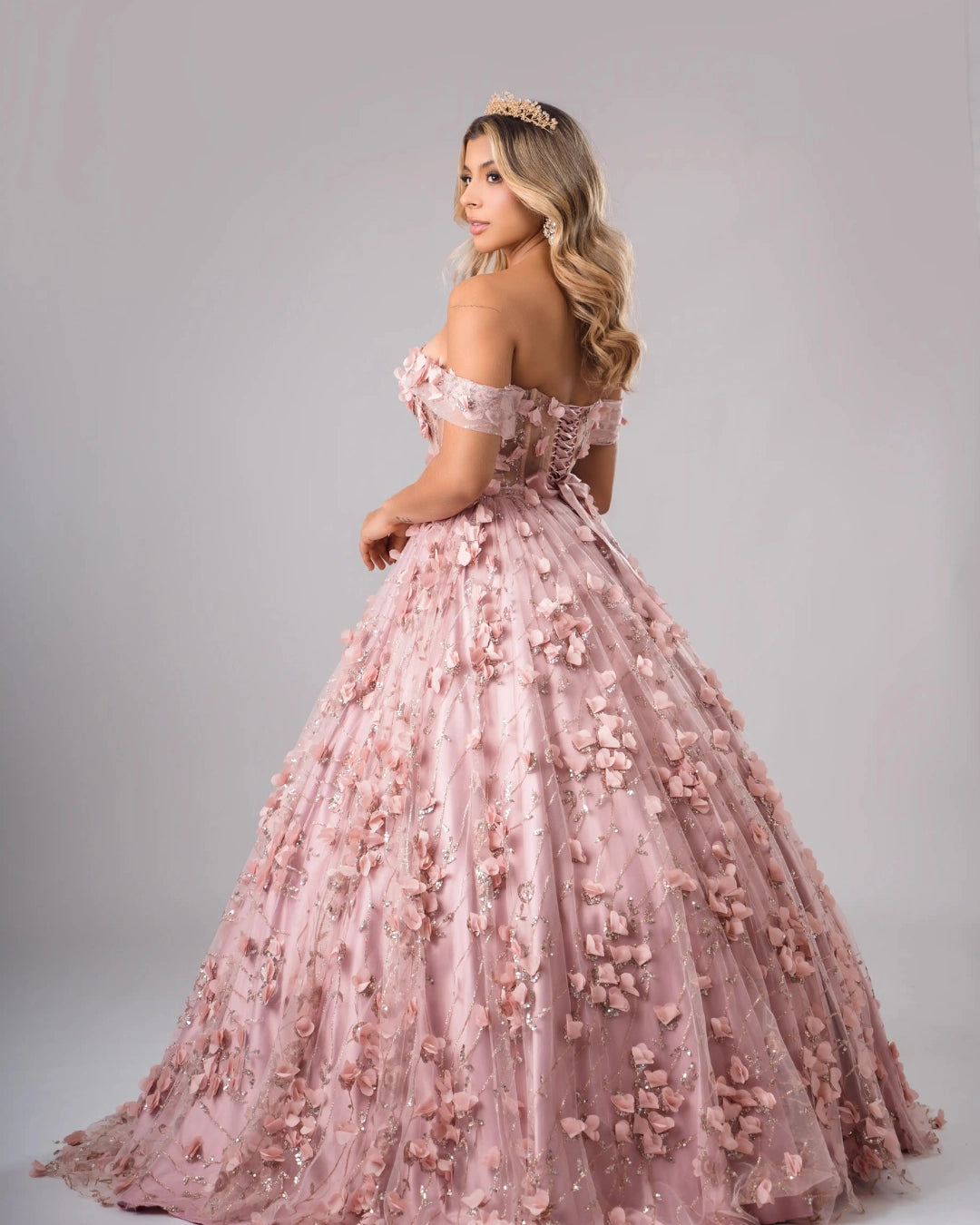 Vestido de 15 años tono dorado flores