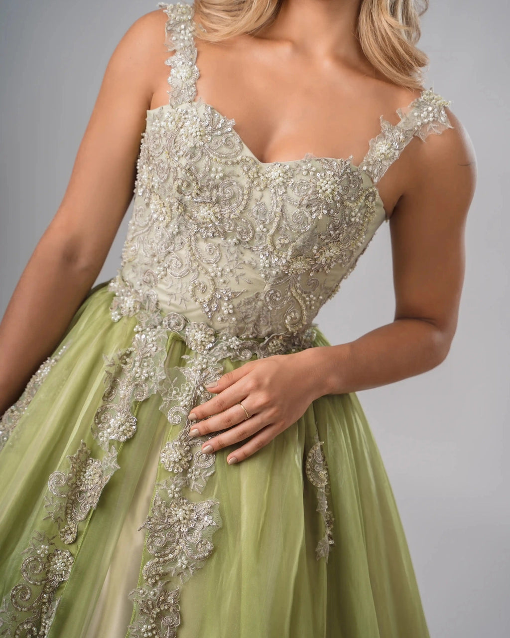 Vestido de 15 años tono verde oliva