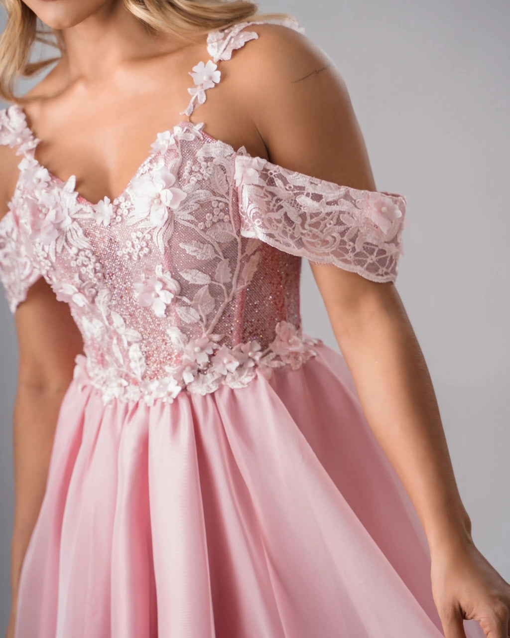 Vestido de 15 años tono plateado