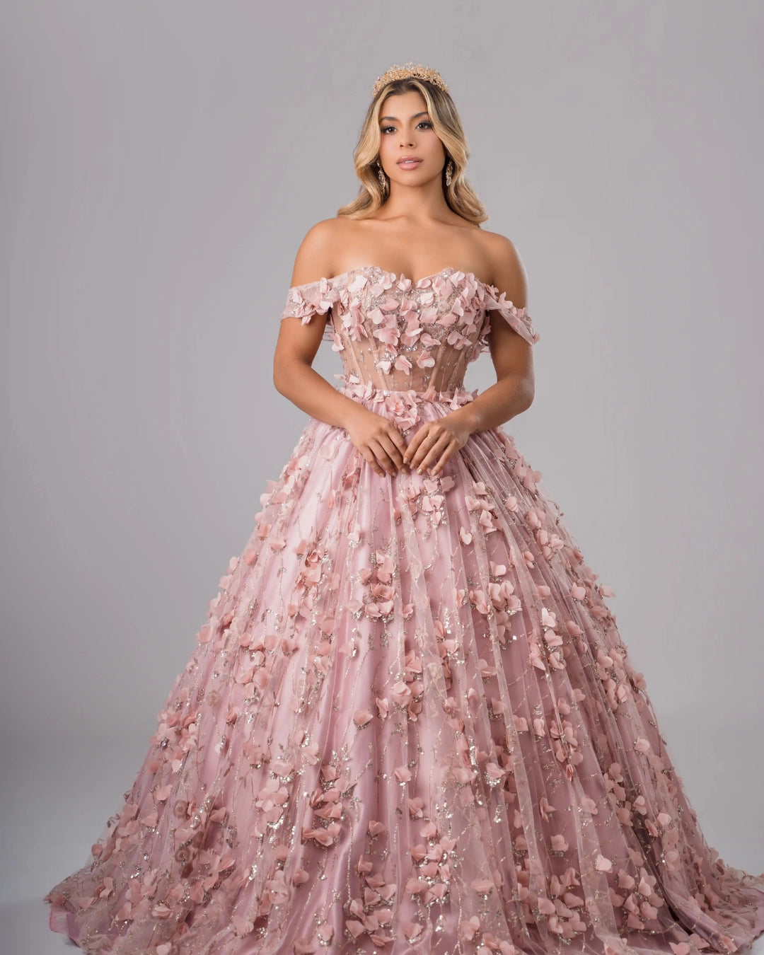 Vestido de 15 años tono dorado flores