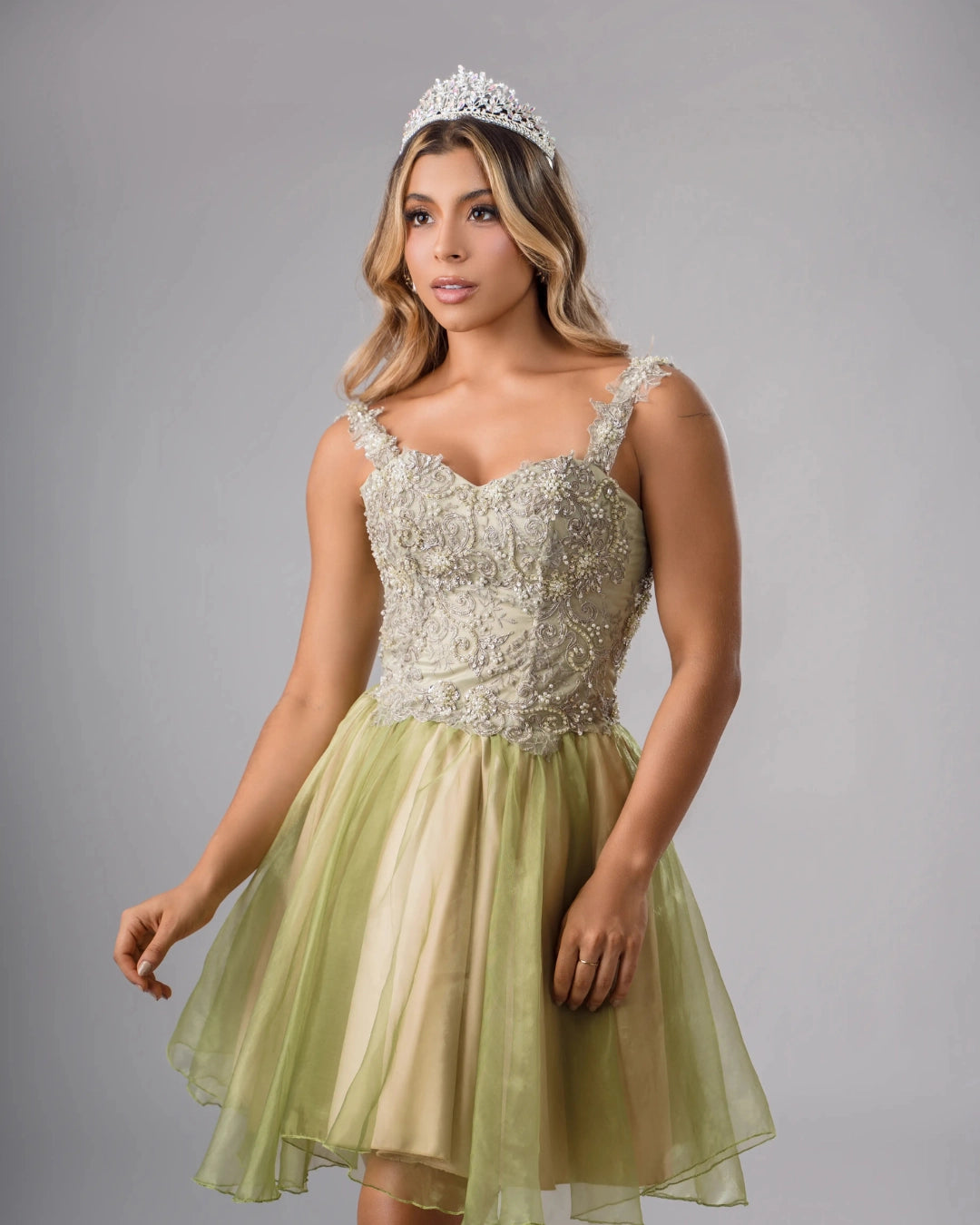 Vestido de 15 años tono verde oliva