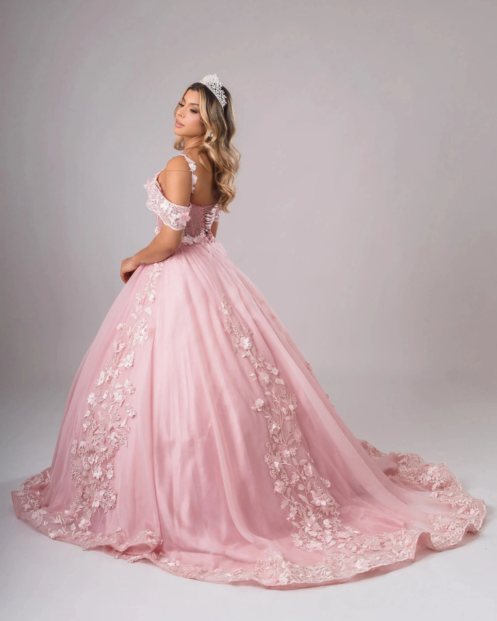 Vestido de 15 años tono plateado