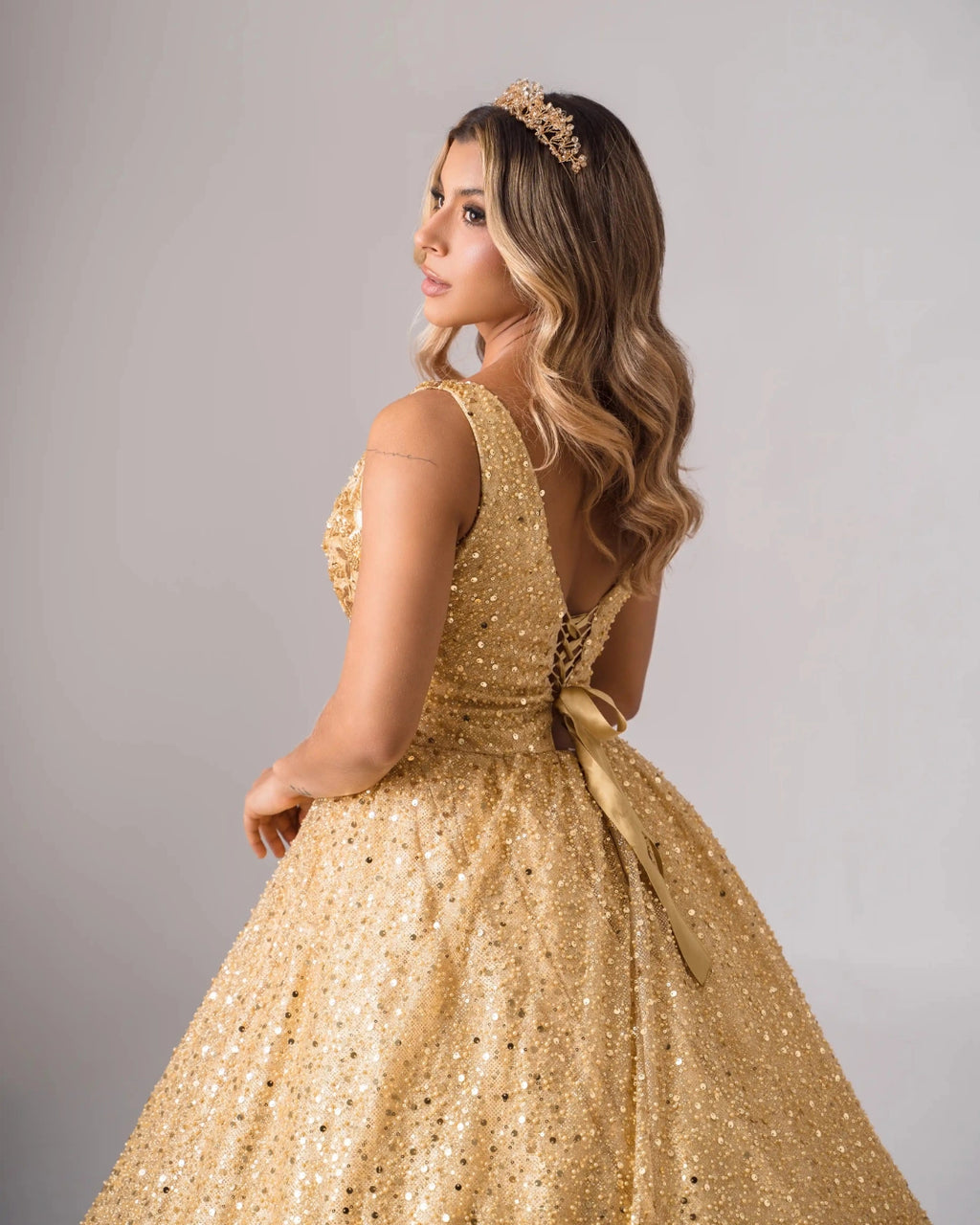 Vestido de 15 años tono dorado