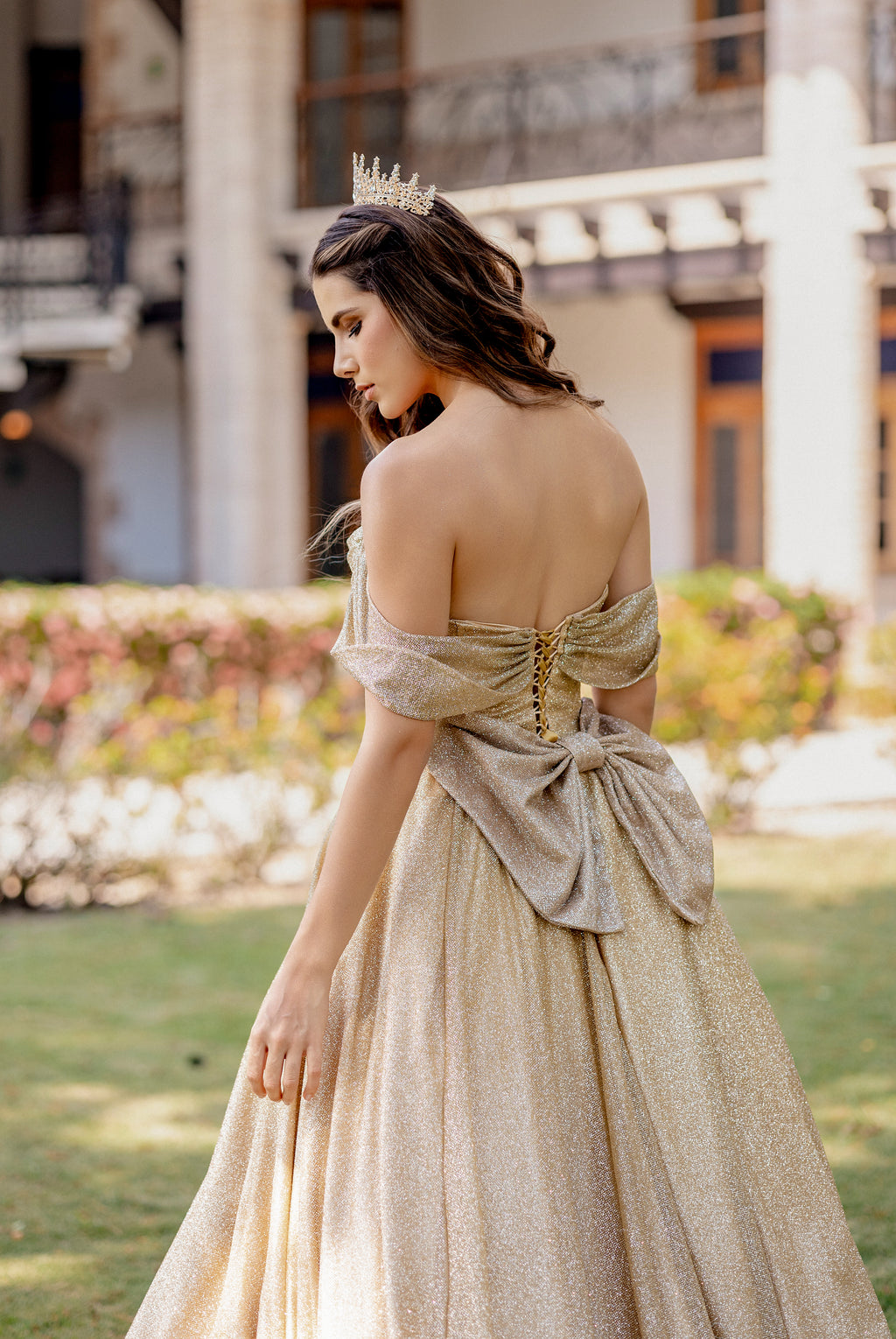 Vestido de 15 dorado.