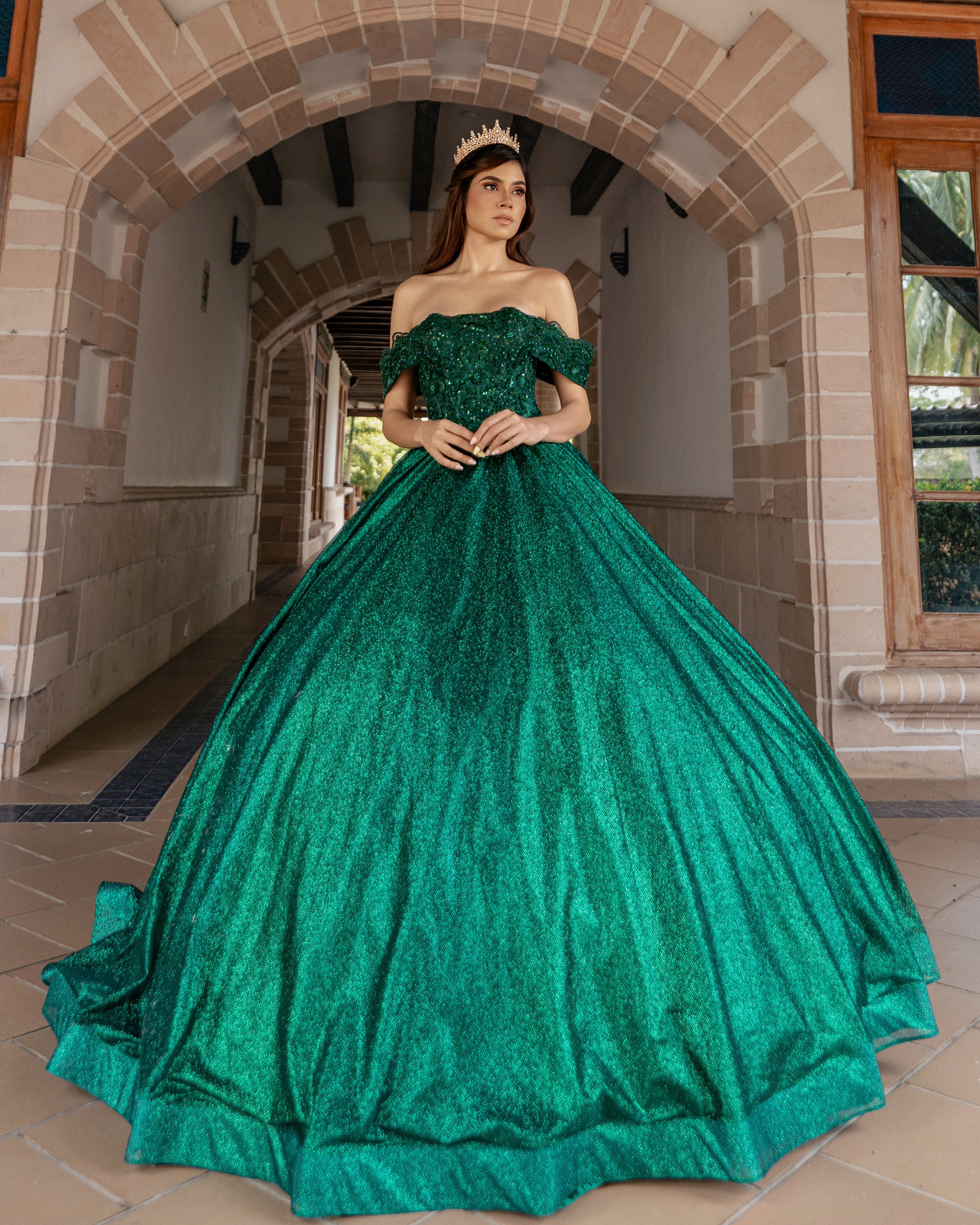 Vestido de 15 años verde esmeralda.
