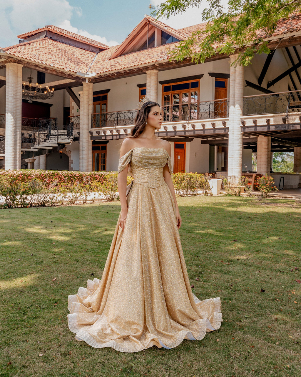 Vestido de 15 dorado.