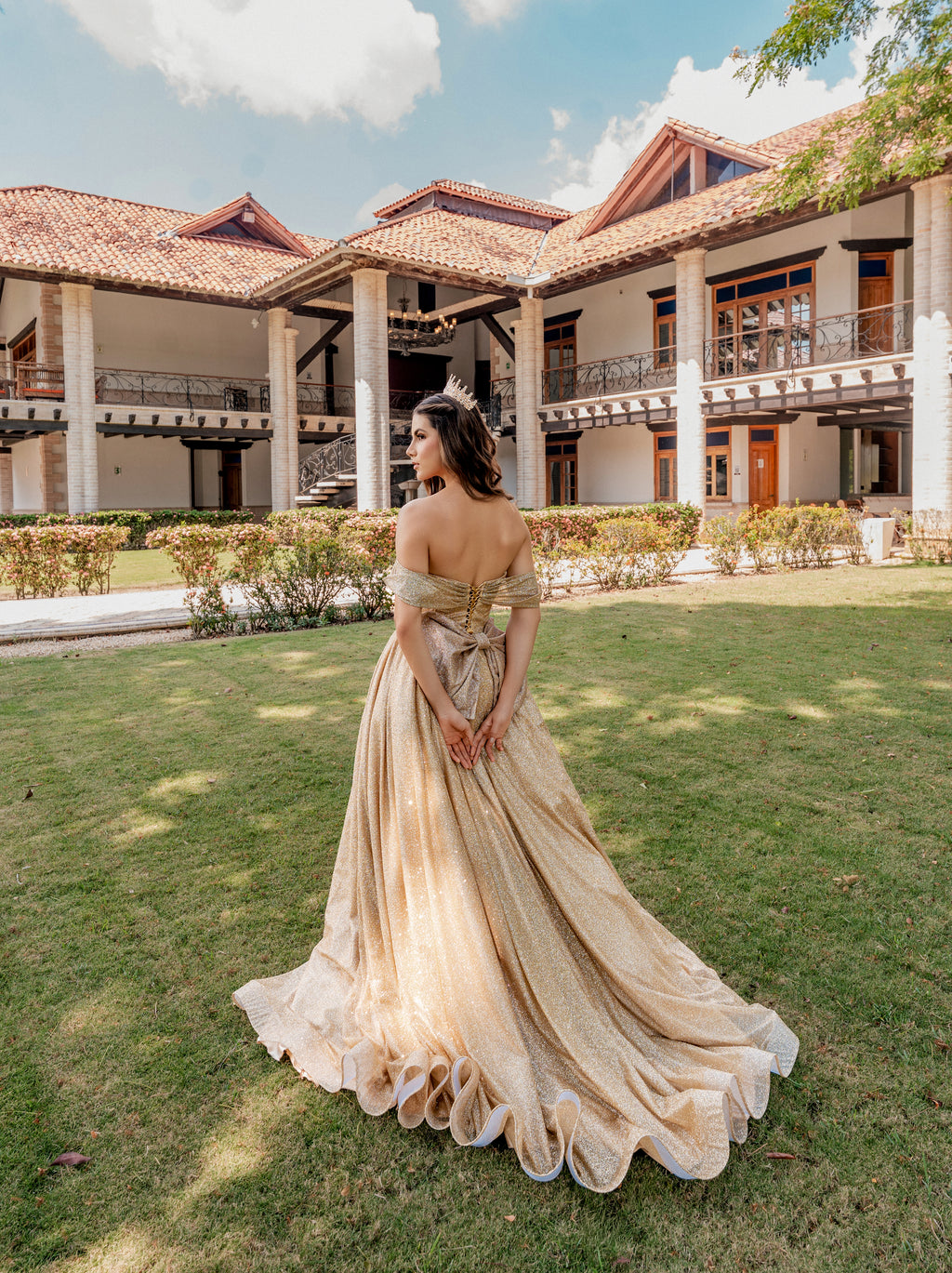 Vestido de 15 dorado.